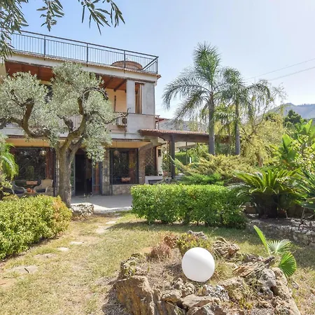 3 Bedroom Lovely In Casa vacanze *