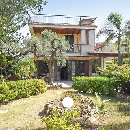 Casa vacanze 3 Bedroom Lovely In *